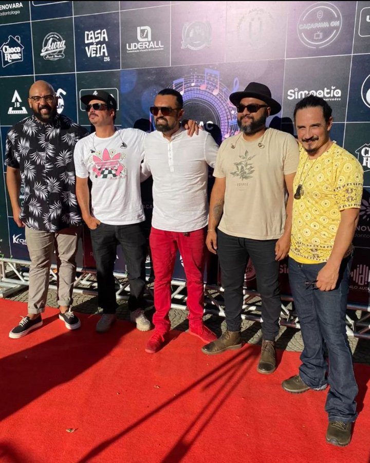 Kallil Melo e banda no tapete vermelho do FEMAC 2023