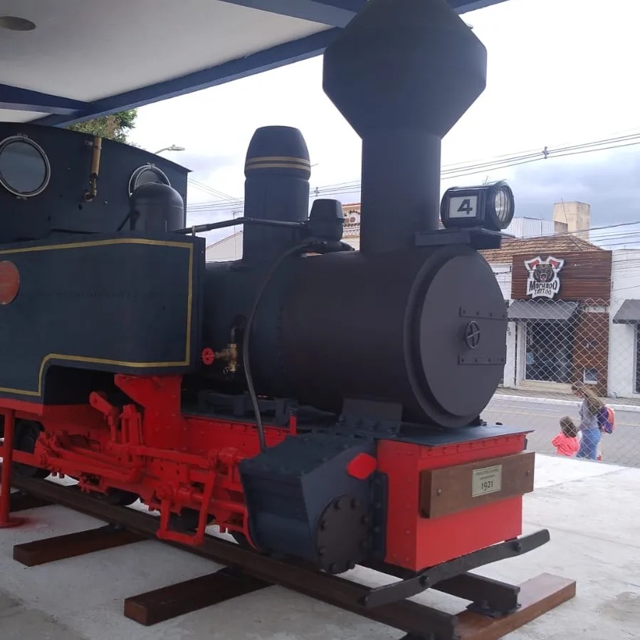 Caçapava finaliza reforma da locomotiva centenária do Museu Roberto Lee
