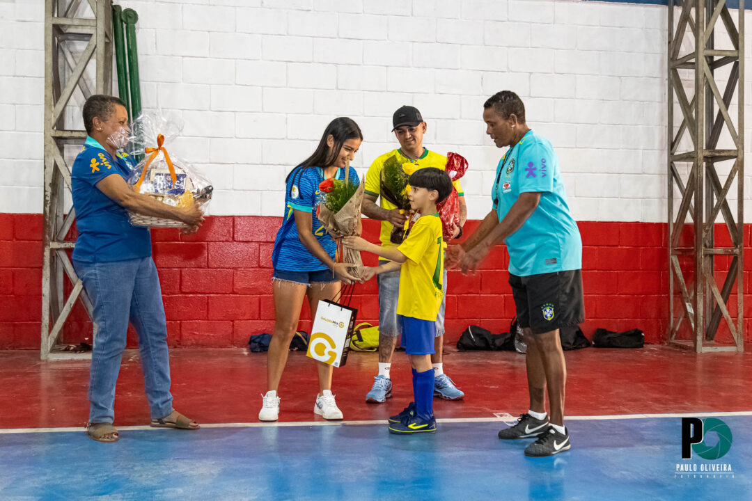 EVB homenageia Júlia craque da Seleção Sub-17